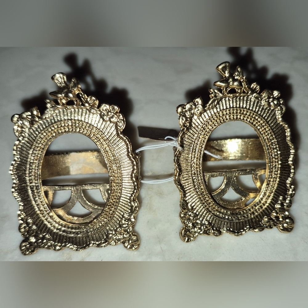 Set Of 2 Vintage Gold Napkin Rings, Like New! Stunning
